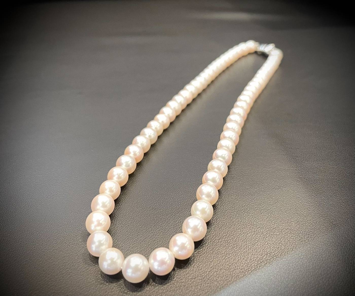 パール ネックレス 糸替えはどこに頼む?