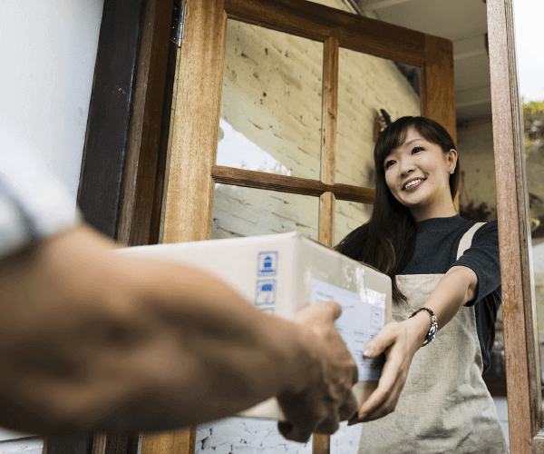 宅配修理キットをお受け取りください。