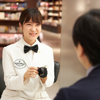 お客様の要望や声を直接聞くための丁寧な接客。