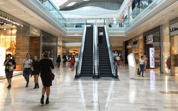 ショッピングモール・路面店・駅前店などで多くの運営実績。