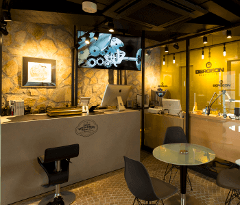 受付カウンター