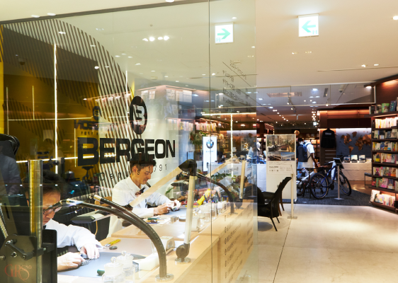 “Art of Watch” 梅田 蔦屋書店と、スイス･ベルジョン社の協力により生まれました。