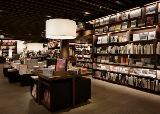 テーマに沿って集められた書籍や雑貨などをご覧頂きながら、暮らしを豊かにする材料を探す場をご提供いたします。