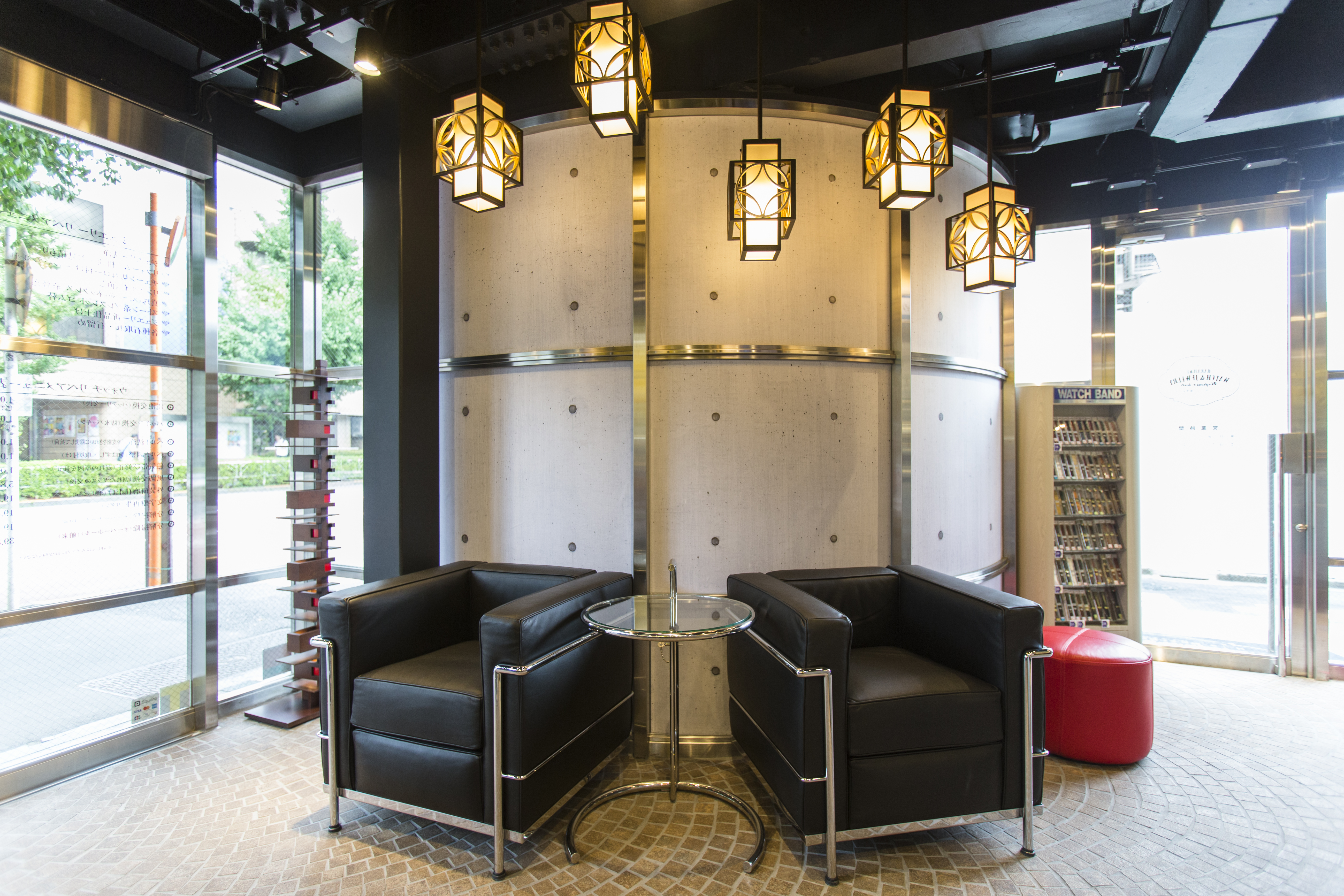 「はらじゅく時計宝石修理研究所」のこだわりの内装　