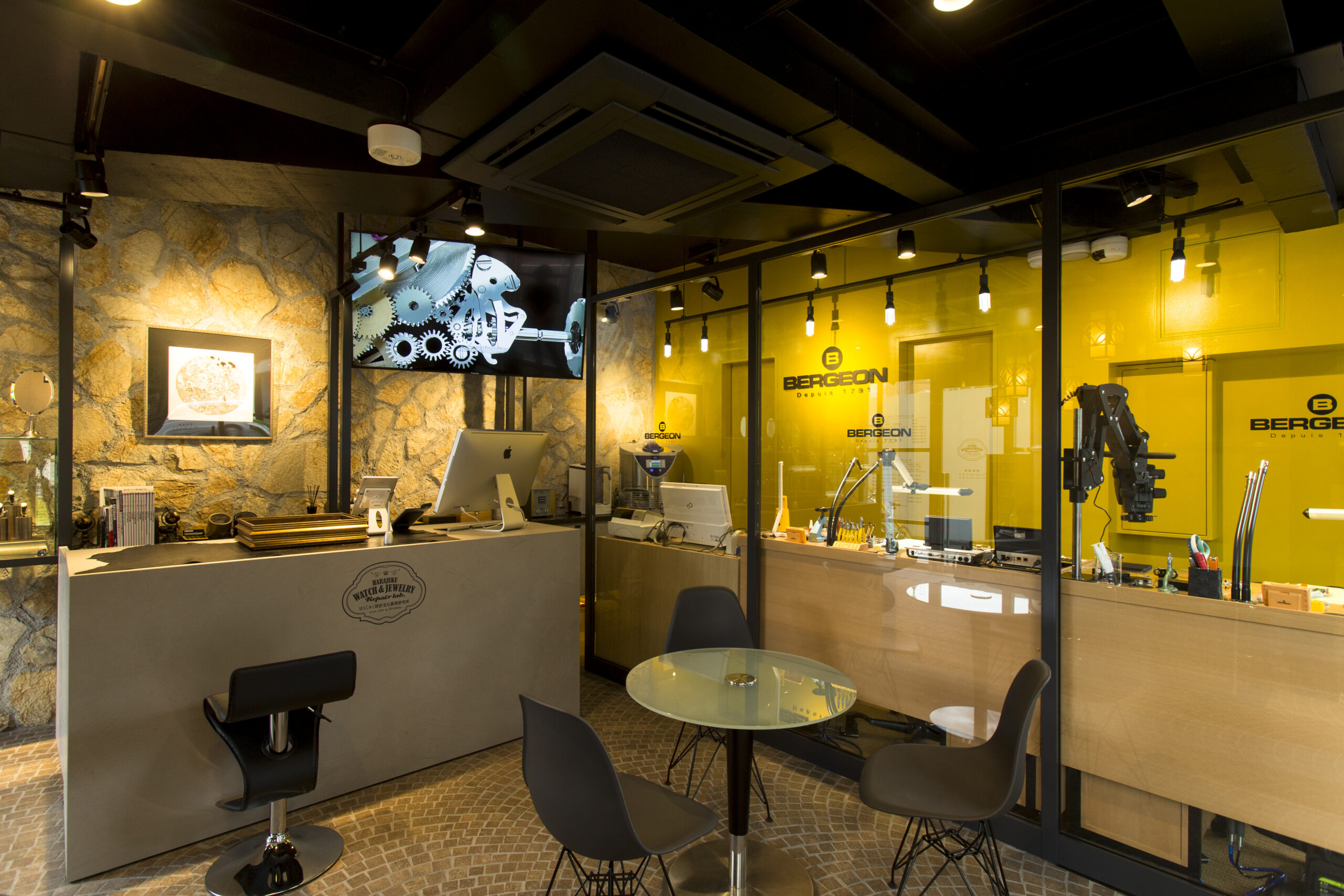 【意外と知らない？！正規店、並行店の違いを解説】