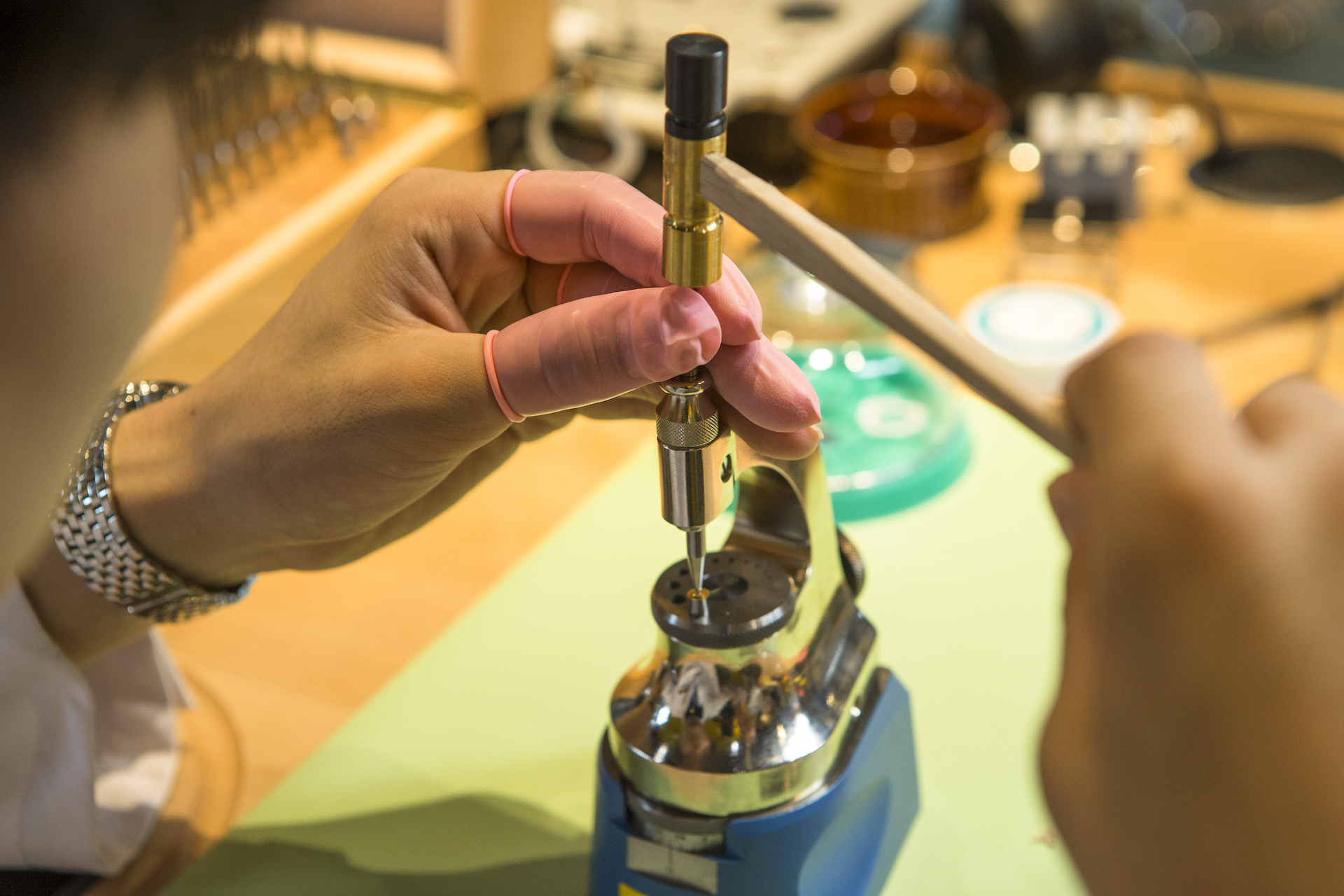 【アンティーク時計のリペアの対象となる部品や重要ポイントを解説】